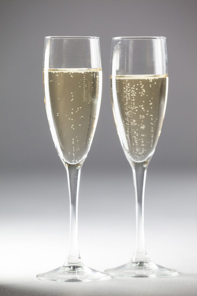 Verres de champagnes - awesomecontent - Freepik